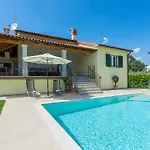 Kiara Barat (Rovinj)