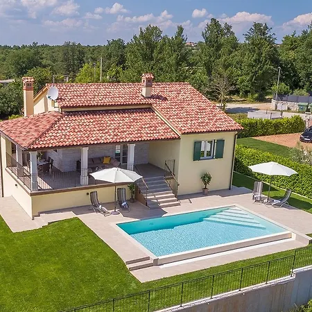 Kiara Villa