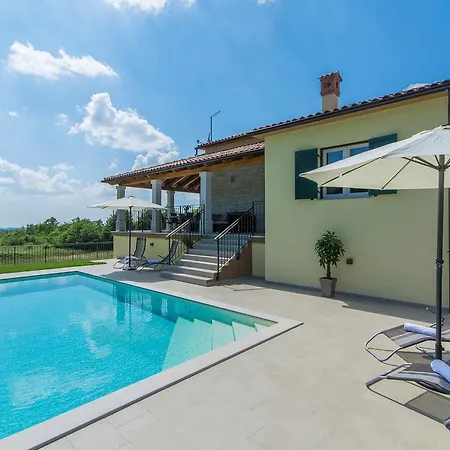 Kiara Villa *
